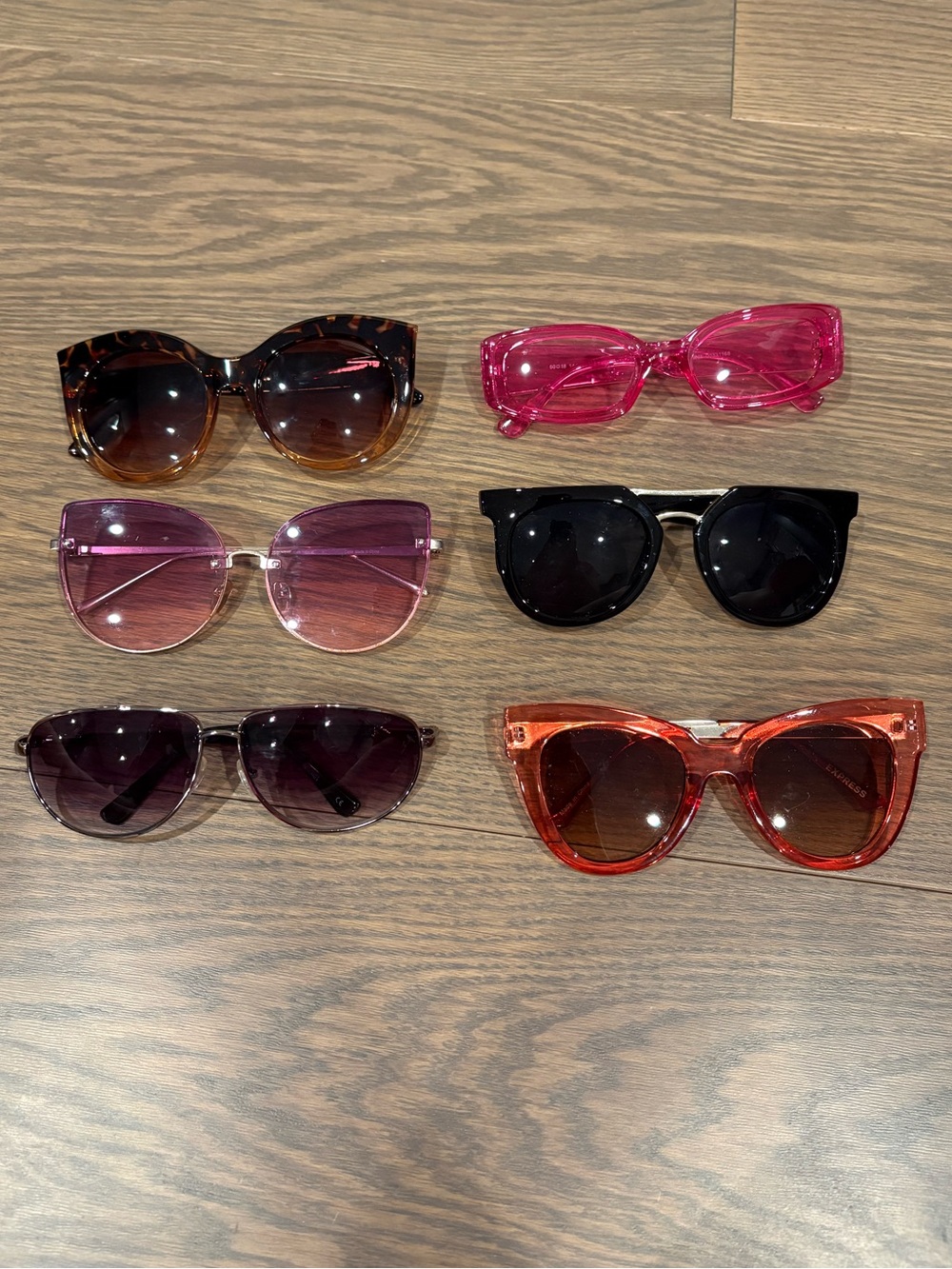 LOT 6 Pairs of Sunglasses in EUC - Steve Madden, Kenneth Cole